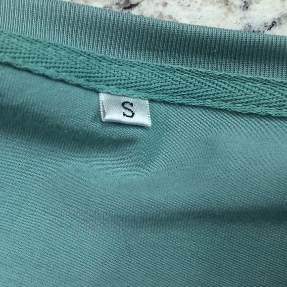 Cropped Green Long Sleeve - Picture 2 of 2